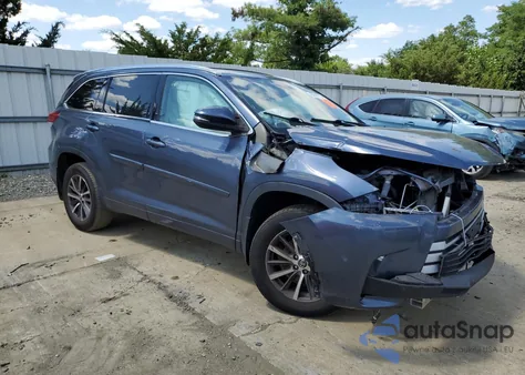 2018 Toyota Highlander Se из США, поврежденный, VIN 5TDJZRFH6JS857546